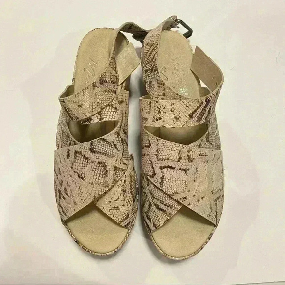 Amuse Society x Matisse runaway platform - Picture 1 of 9